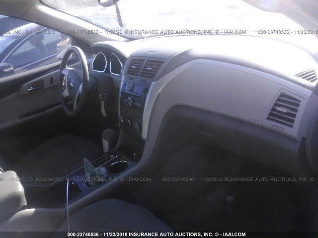 1GNEV23D29S104001 - 2009 CHEVROLET TRAVERSE LT GRAY photo 5