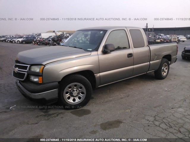 1GCEC19Z56Z224115 - 2006 CHEVROLET SILVERADO C1500 GRAY photo 2