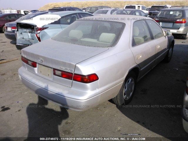 4T1BG22K1XU575284 - 1999 TOYOTA CAMRY CE/LE/XLE SILVER photo 4