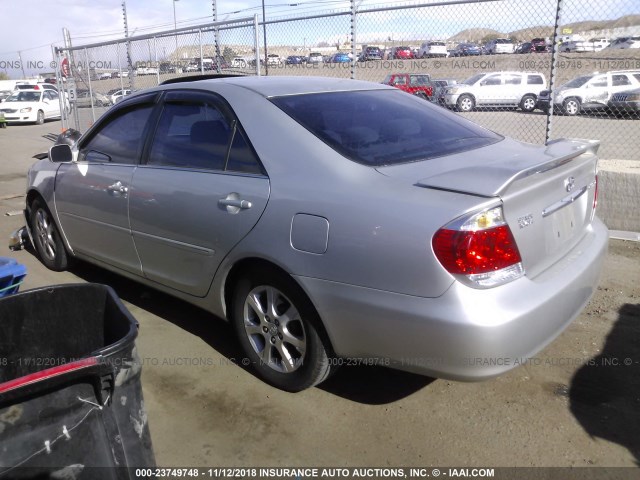 4T1BE30K66U642698 - 2006 TOYOTA CAMRY LE/XLE/SE SILVER photo 3