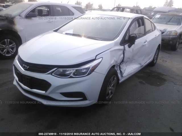 1G1BC5SM3J7149811 - 2018 CHEVROLET CRUZE LS WHITE photo 2