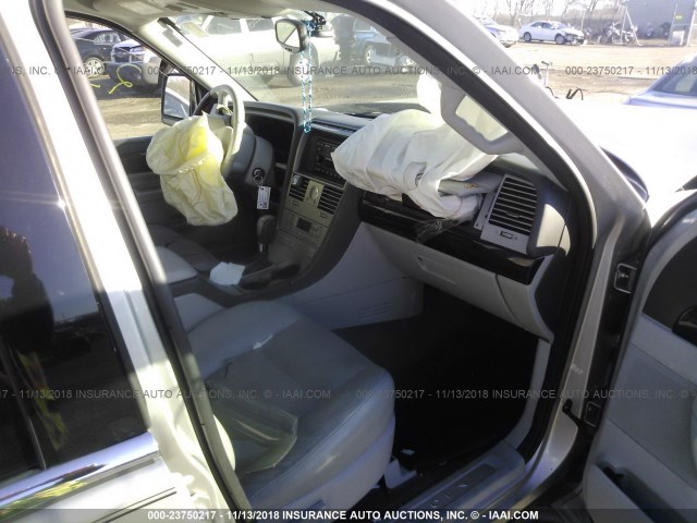 5LMEU88H65ZJ01784 - 2005 LINCOLN AVIATOR 银色 照片 5