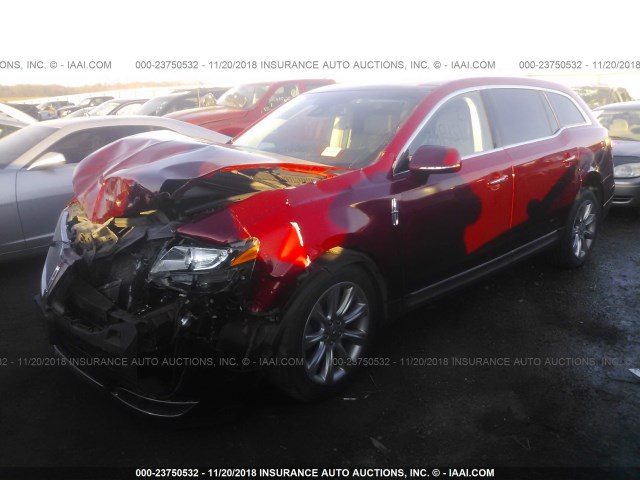 2LMHJ5AT9DBL51788 - 2013 LINCOLN MKT RED photo 2