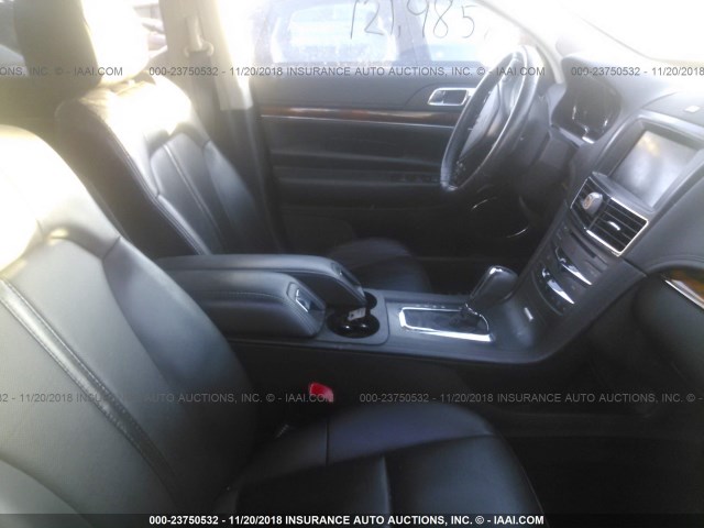 2LMHJ5AT9DBL51788 - 2013 LINCOLN MKT RED photo 5