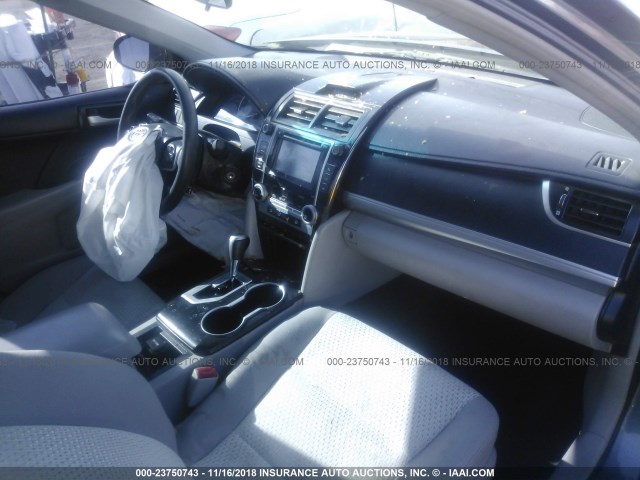 4T1BF1FK6DU213938 - 2013 TOYOTA CAMRY L/SE/LE/XLE Boz foto 5