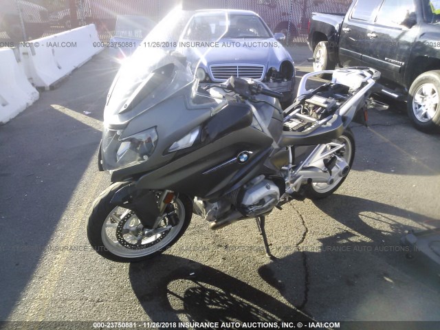 WB10A1303EZ190648 - 2014 BMW R1200 RT GRAY photo 2