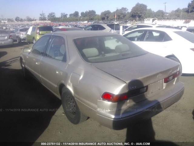 JT2BG22K0W0212476 - 1998 TOYOTA CAMRY CE/LE/XLE BEIGE photo 3