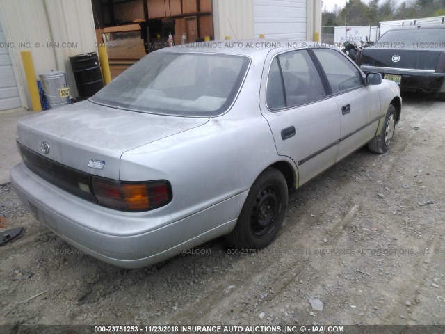 4T1SK11E4NU017124 - 1992 TOYOTA CAMRY DLX SILVER photo 4