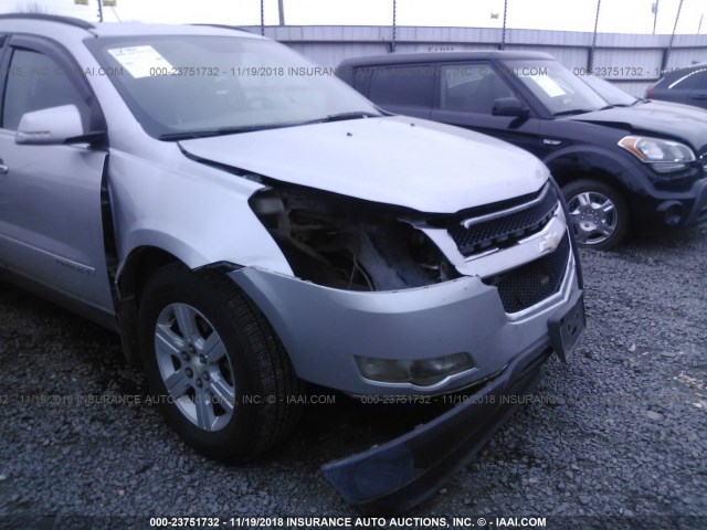 1GNEV23D49S127263 - 2009 CHEVROLET TRAVERSE LT SILVER photo 6