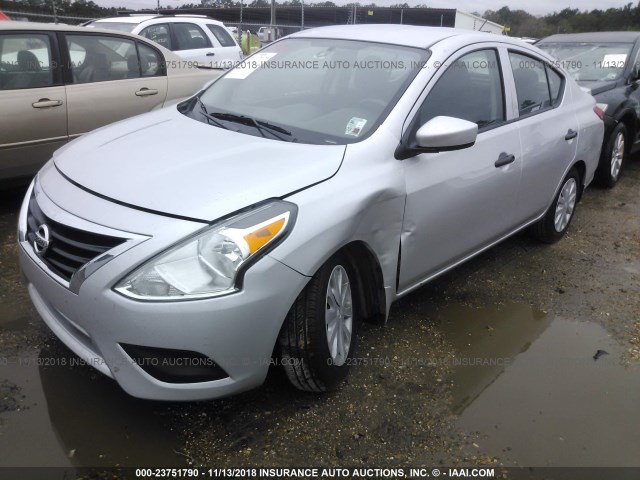 3N1CN7AP4JL835058 - 2018 NISSAN VERSA S/S PLUS/SV/SL SILVER photo 2