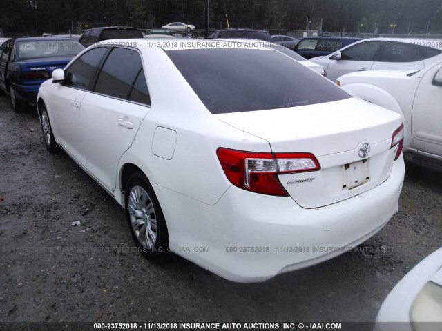 4T4BF1FK1CR197328 - 2012 TOYOTA CAMRY SE/LE/XLE WHITE photo 3