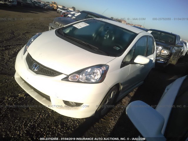 JHMGE8H45AC039445 - 2010 HONDA FIT SPORT WHITE photo 2