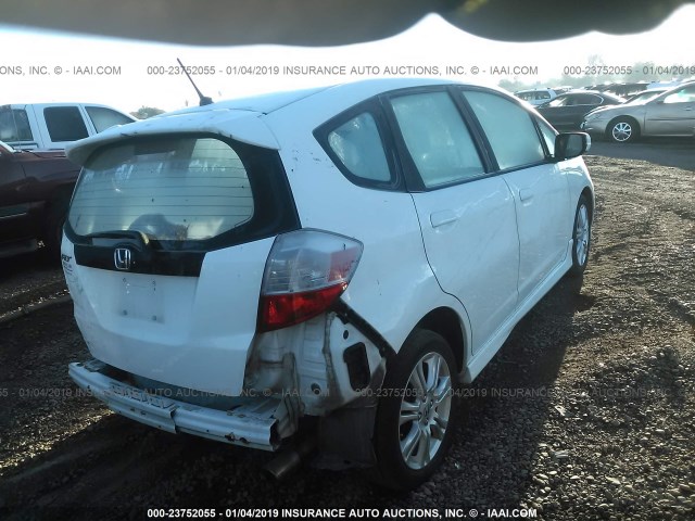 JHMGE8H45AC039445 - 2010 HONDA FIT SPORT WHITE photo 4