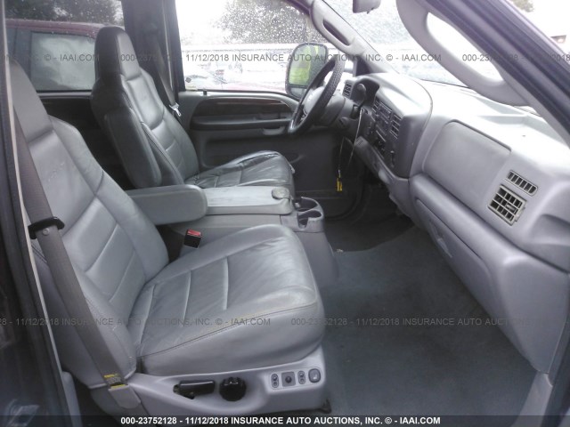 1FTNW21P54EB77955 - 2004 FORD F250 SUPER DUTY MAROON photo 5