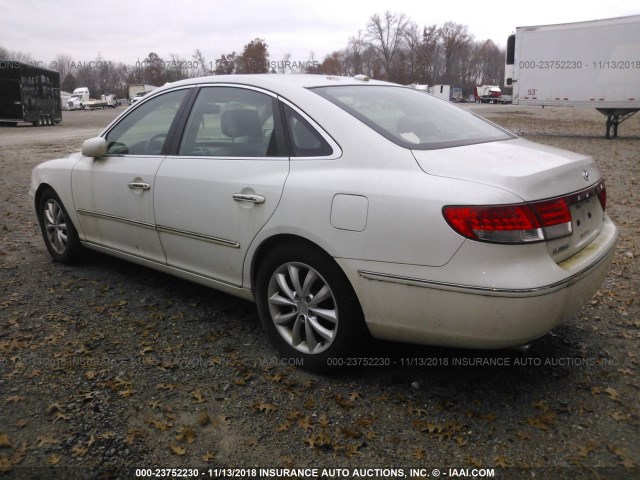 KMHFC46FX7A207841 - 2007 HYUNDAI AZERA SE/LIMITED WHITE photo 3