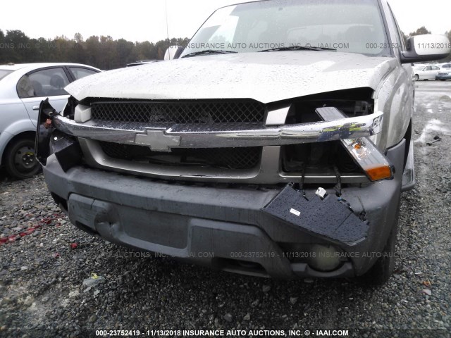 3GNEC13TX3G130190 - 2003 CHEVROLET AVALANCHE C1500 Champagne photo 6