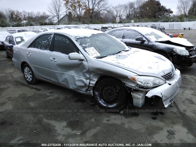 4T1BE32K25U080682 - 2005 TOYOTA CAMRY LE/XLE/SE SILVER photo 1