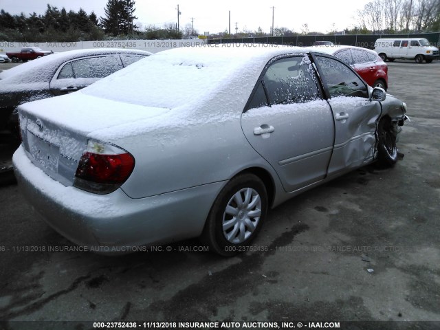 4T1BE32K25U080682 - 2005 TOYOTA CAMRY LE/XLE/SE SILVER photo 4