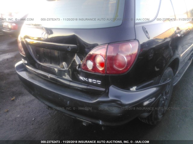 JT6HF10U5Y0130935 - 2000 LEXUS RX 300 BLACK photo 6