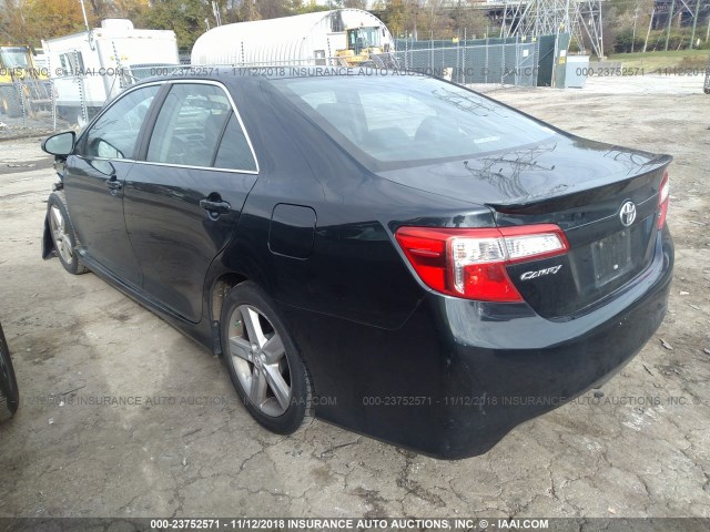 4T1BF1FK3DU224069 - 2013 TOYOTA CAMRY L/SE/LE/XLE შავი ფოტო 3