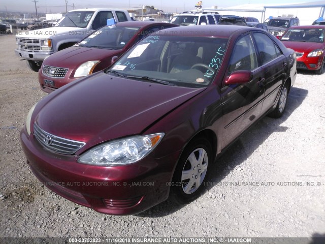 4T1BE32K05U103375 - 2005 TOYOTA CAMRY LE/XLE/SE RED photo 2