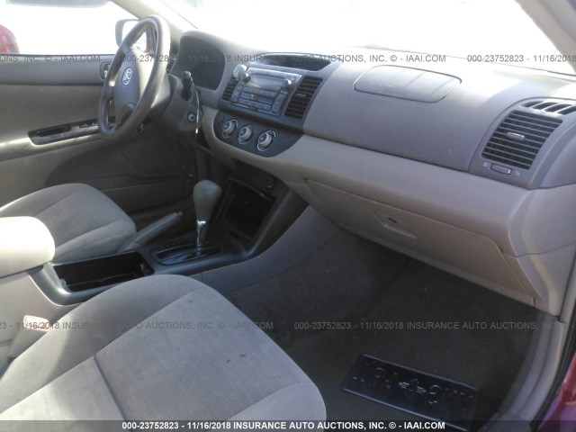 4T1BE32K05U103375 - 2005 TOYOTA CAMRY LE/XLE/SE RED photo 5