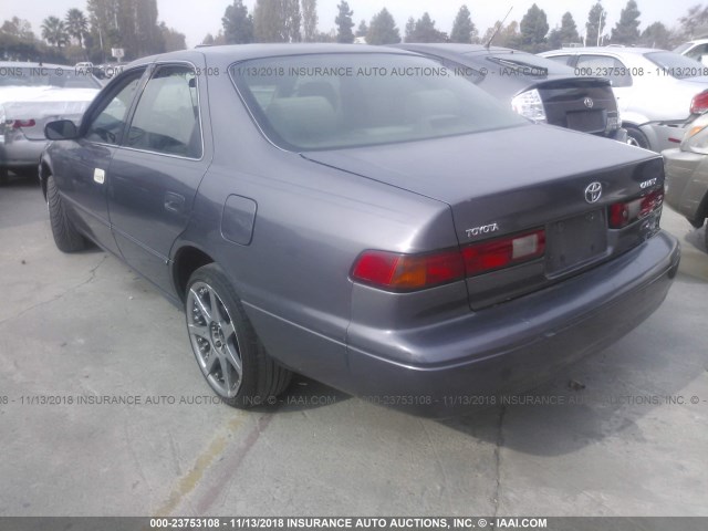 4T1BG22K5XU910868 - 1999 TOYOTA CAMRY CE/LE/XLE 灰色 照片 3
