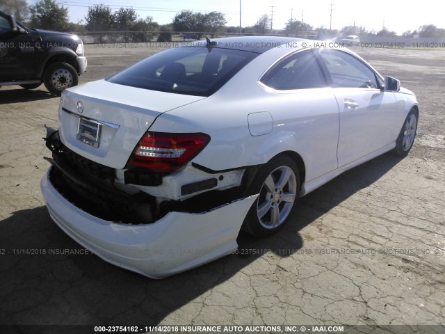 WDDGJ4HB3FG435304 - 2015 MERCEDES-BENZ C 250 WHITE photo 4