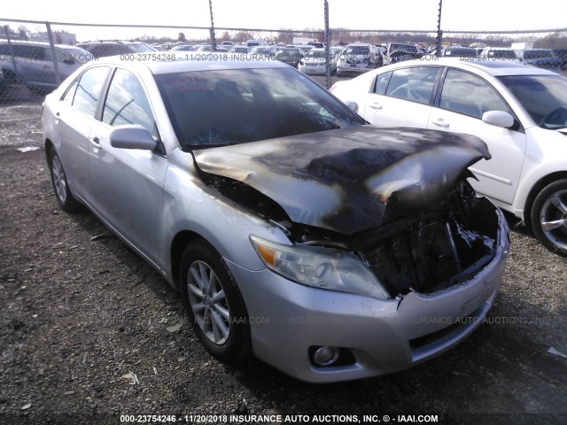 4T4BF3EK6AR079205 - 2010 TOYOTA CAMRY SE/LE/XLE SILVER photo 1