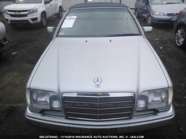 WDBEA66EXRC095492 - 1994 MERCEDES-BENZ E 320 SILVER photo 6