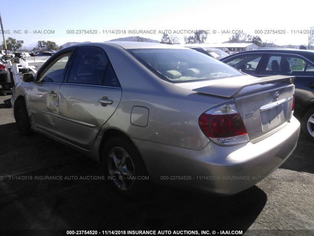 4T1BE32K95U013707 - 2005 TOYOTA CAMRY LE/XLE/SE BEIGE photo 3