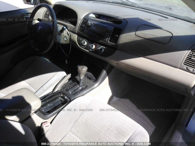 4T1BE32K95U013707 - 2005 TOYOTA CAMRY LE/XLE/SE BEIGE photo 5