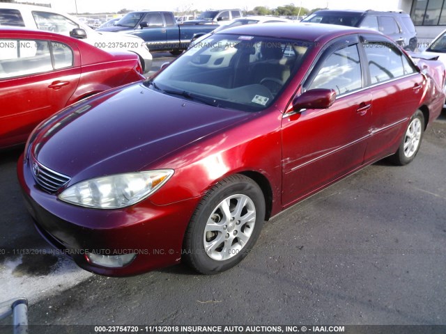 JTDBE32K653006207 - 2005 TOYOTA CAMRY LE/XLE/SE RED photo 2