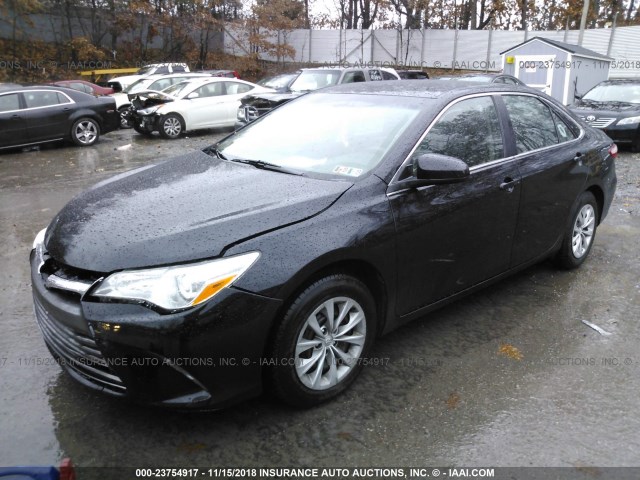 4T1BF1FK6GU208775 - 2016 TOYOTA CAMRY LE/XLE/SE/XSE BLACK photo 2