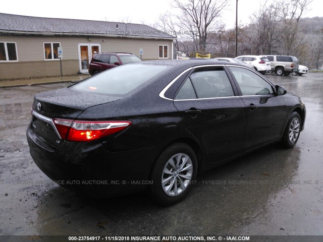 4T1BF1FK6GU208775 - 2016 TOYOTA CAMRY LE/XLE/SE/XSE BLACK photo 4