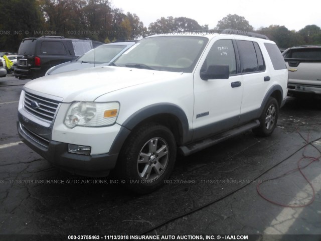 1FMEU63826UA17068 - 2006 FORD EXPLORER XLT WHITE photo 2