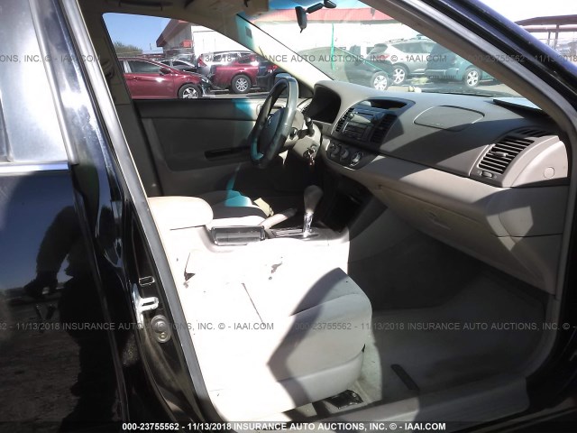 4T1BE32K45U049482 - 2005 TOYOTA CAMRY LE/XLE/SE BLACK photo 5