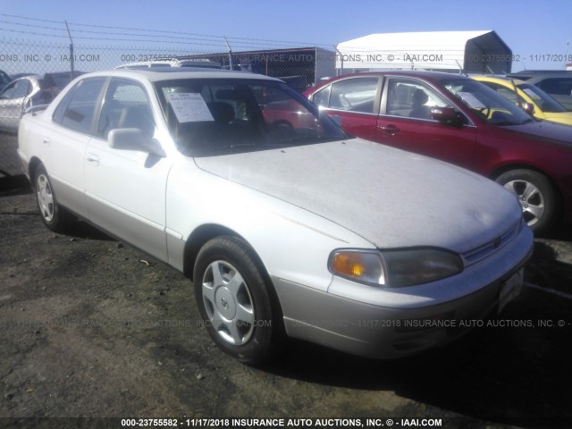 4T1BF12K7TU861633 - 1996 TOYOTA CAMRY LE/XLE/SE WHITE photo 1