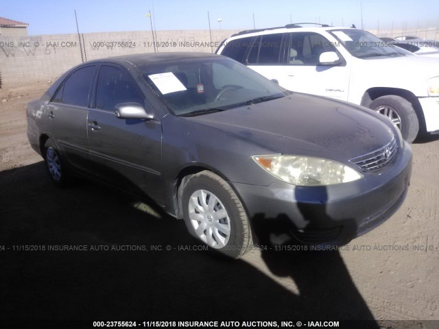 4T1BE32KX5U541482 - 2005 TOYOTA CAMRY LE/XLE/SE GRAY photo 1
