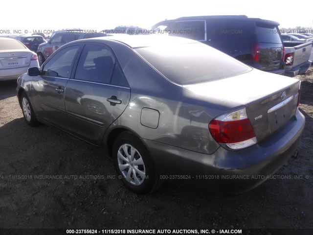 4T1BE32KX5U541482 - 2005 TOYOTA CAMRY LE/XLE/SE GRAY photo 3