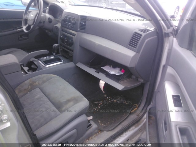 1J4GR48K15C627694 - 2005 JEEP GRAND CHEROKEE LAREDO/COLUMBIA/FREEDOM 银色 照片 5