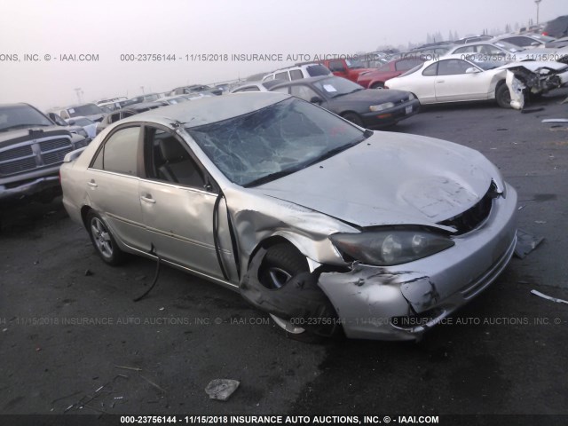 JTDBE32K420121109 - 2002 TOYOTA CAMRY LE/XLE/SE SILVER photo 1