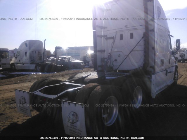 3AKJGLD56FSGP4572 - 2015 FREIGHTLINER CASCADIA 125  WHITE photo 4