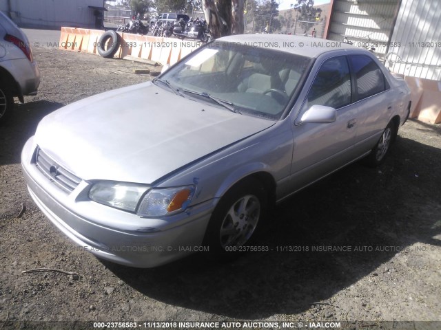 4T1BF22K81U119664 - 2001 TOYOTA CAMRY LE/XLE GRAY photo 2