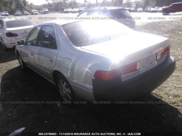 4T1BF22K81U119664 - 2001 TOYOTA CAMRY LE/XLE GRAY photo 3