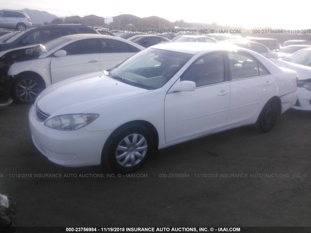 4T1BE32K16U723511 - 2006 TOYOTA CAMRY LE/XLE/SE WHITE photo 2