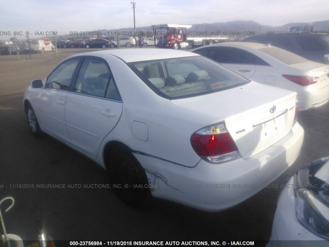 4T1BE32K16U723511 - 2006 TOYOTA CAMRY LE/XLE/SE WHITE photo 3