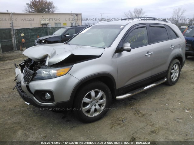 5XYKT3A67DG405910 - 2013 KIA SORENTO LX GRAY photo 2