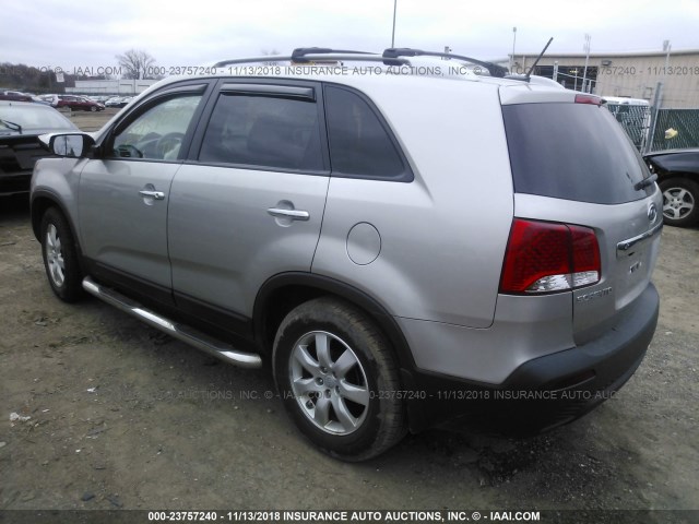 5XYKT3A67DG405910 - 2013 KIA SORENTO LX GRAY photo 3