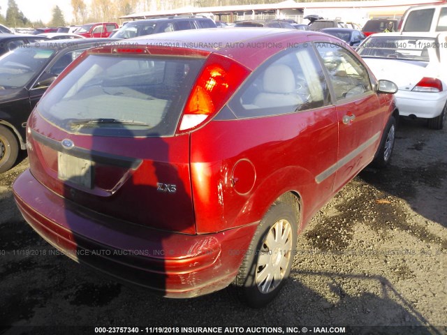 3FAFP313X4R100893 - 2004 FORD FOCUS ZX3 RED photo 4